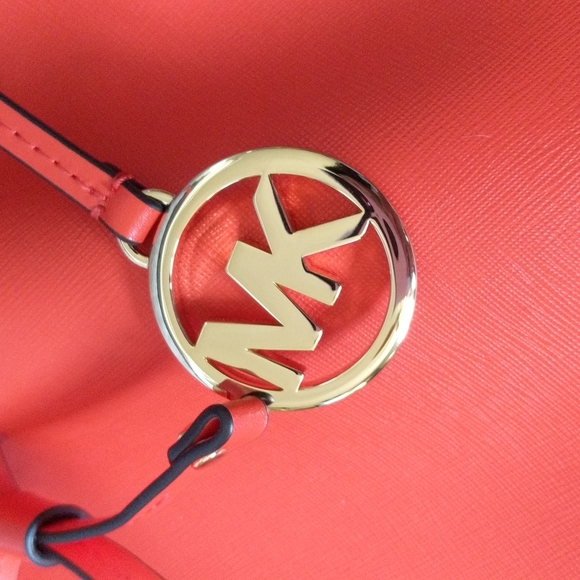 Michael Kors Eva Bucket Bag - Picture 11 of 12